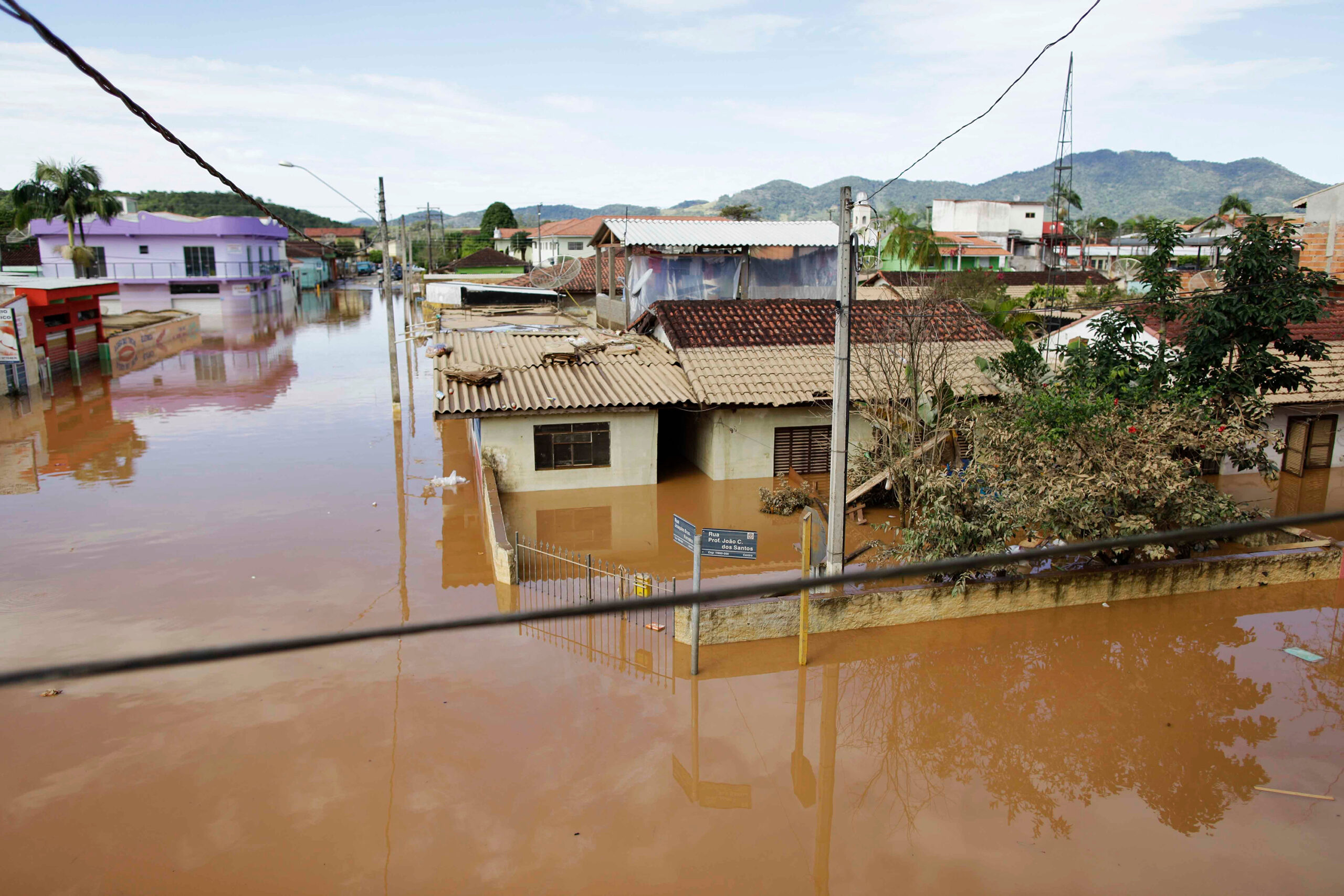 Flooding in Sao Paulo State, Brazil, after heavy rains hit the area. Credit: Shutterstock.