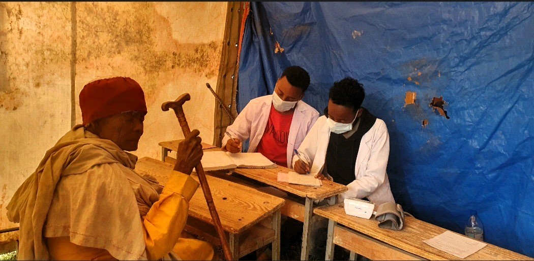 Health officials consult with a pilgrim in Amhara Region, Ethiopia. Image credit: Hanna Mekonnen, Ethiopian Public Health Institute.