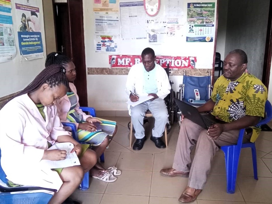 An ERPHC mentorship session at a health facility in Uganda. Credit: Uganda Infectious Diseases Institute